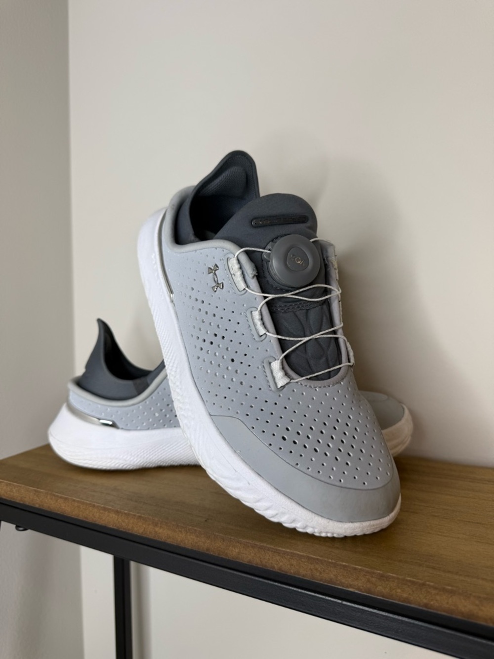 Under Armour Men's Light Grey Lace-Free Performance Sneakers